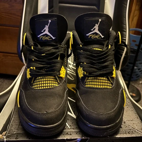 Jordan retro 4 “thunder”